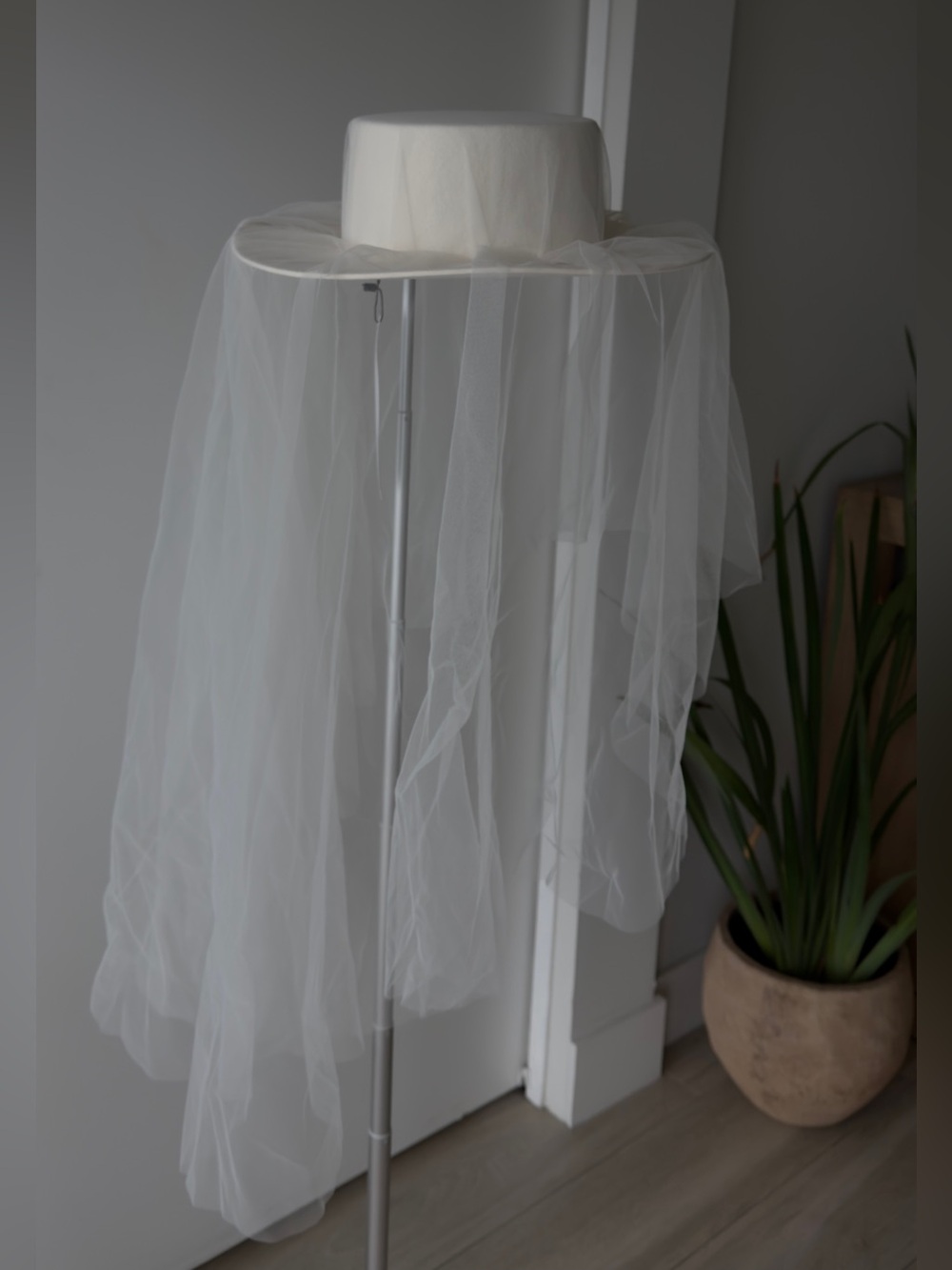 White Veil Wide-Brim Hat with Sheer Tulle Veil